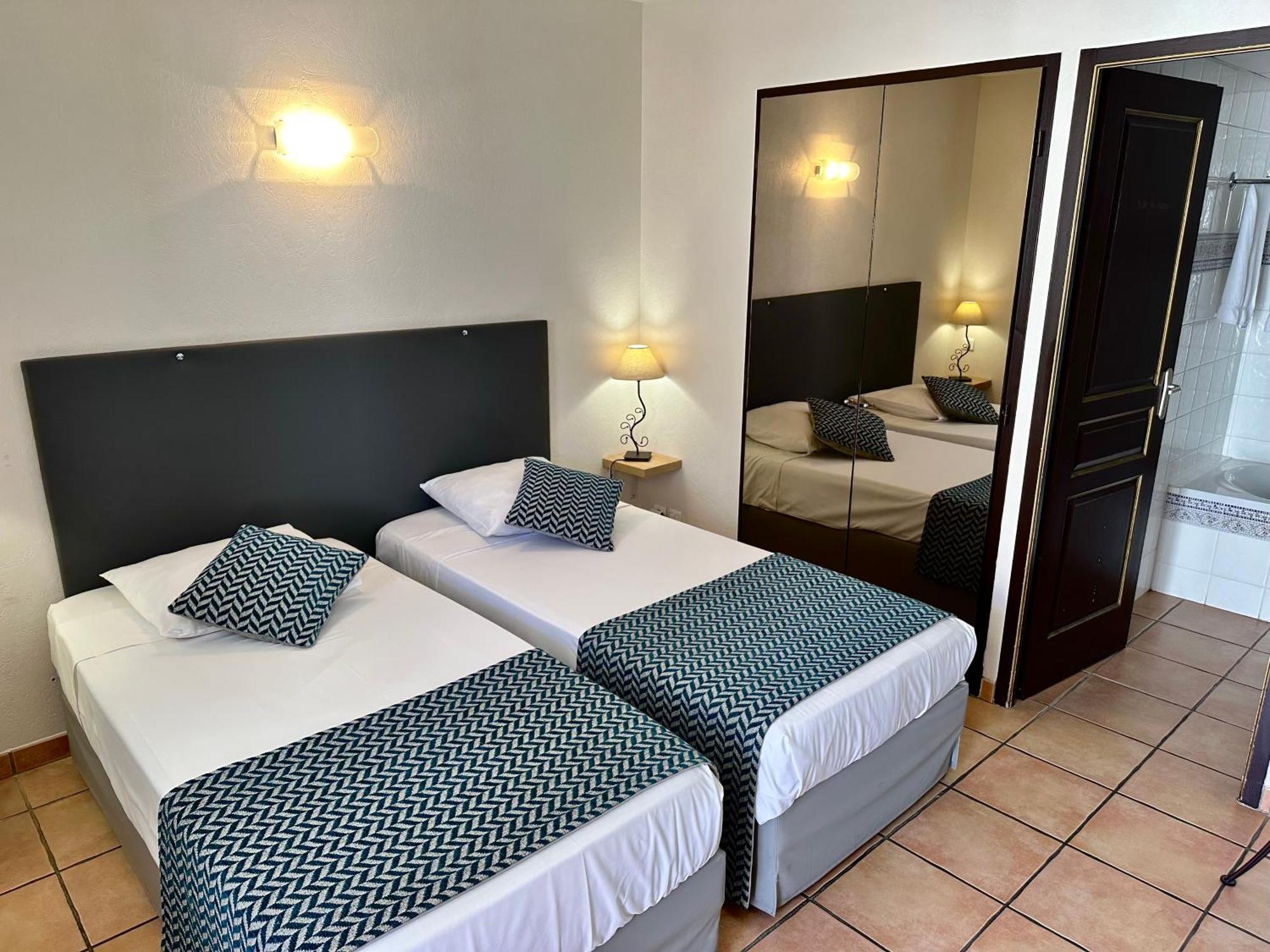 Logis Hotel Les II Mas - Perpignan Sud Cabestany Exterior foto